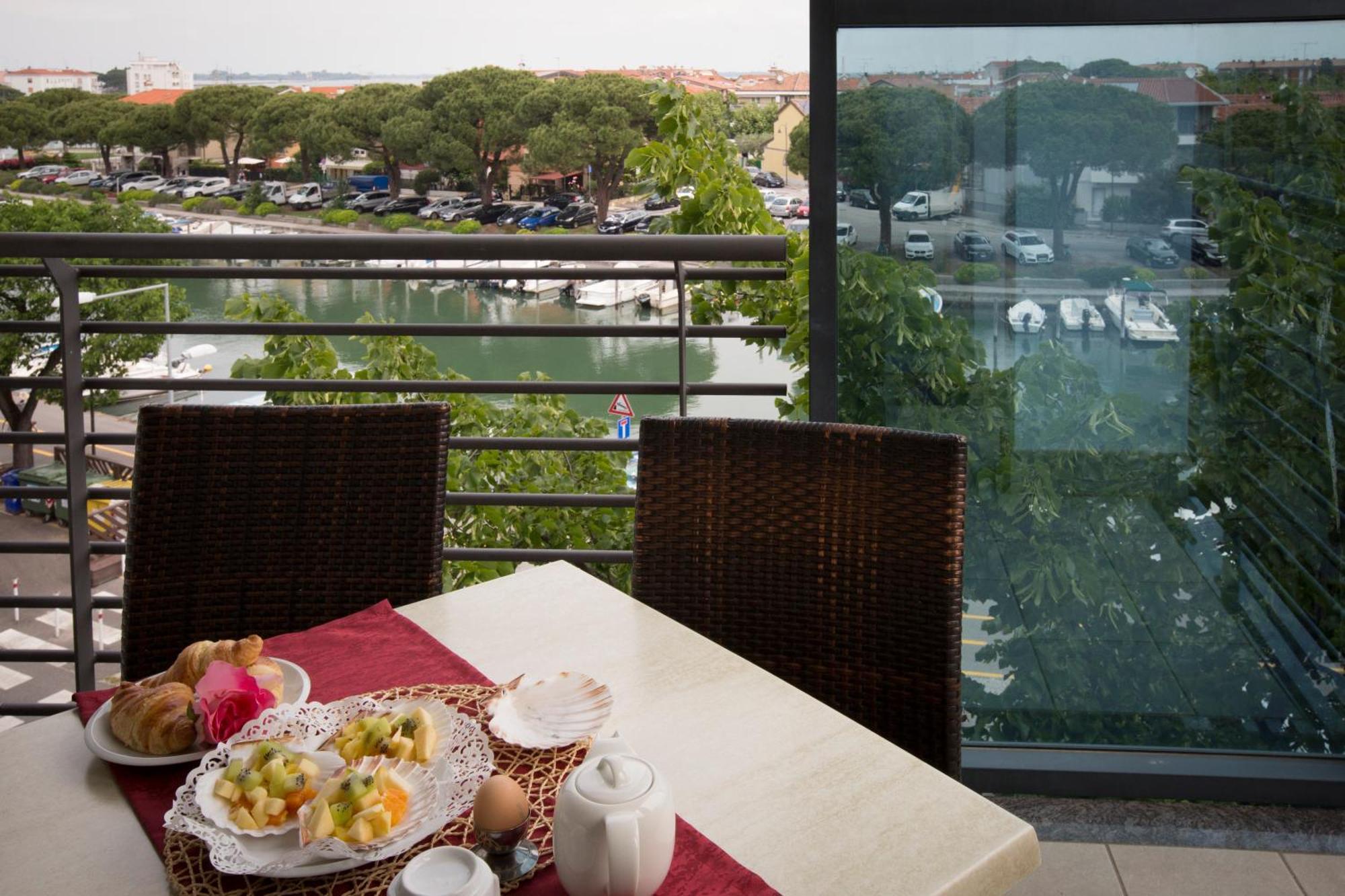 Residence Aprilia Grado Bagian luar foto